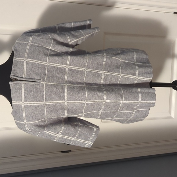 Short Sleeve Sweater - Picture 2 of 3